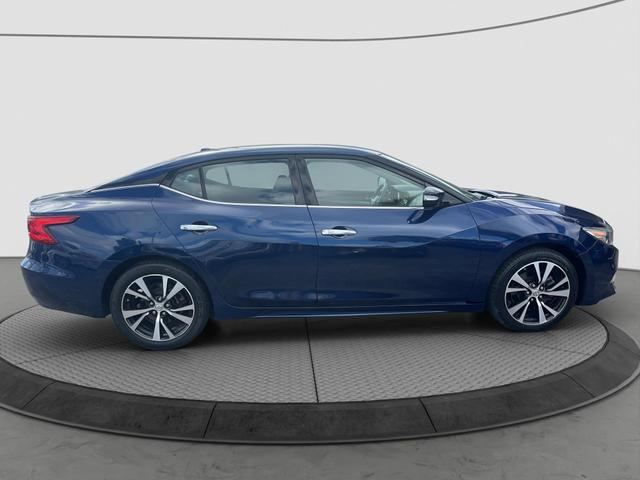 2018 Nissan Maxima SV photo 2