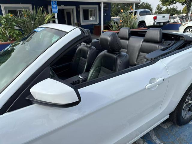 2014 Ford Mustang V6 Premium photo 26