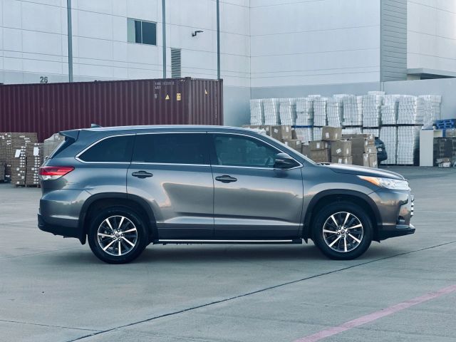 2018 Toyota Highlander - Image 4