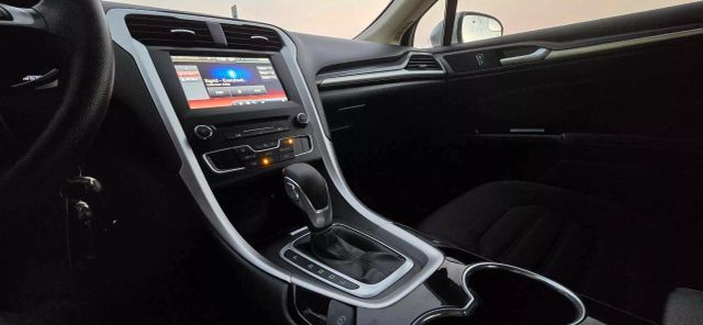 2016 Ford Fusion Se Hybrid Sedan 4d - Image 31