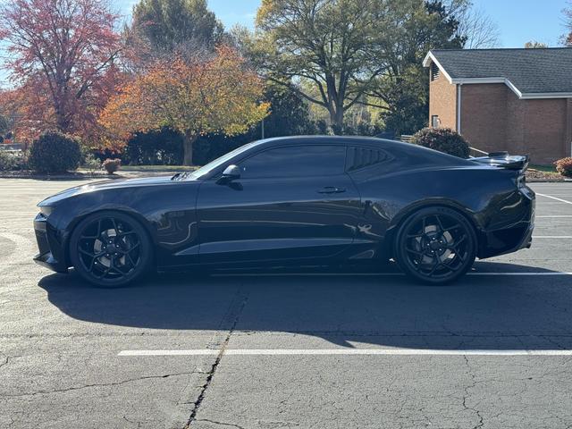 2016 Chevrolet Camaro 2SS photo 2