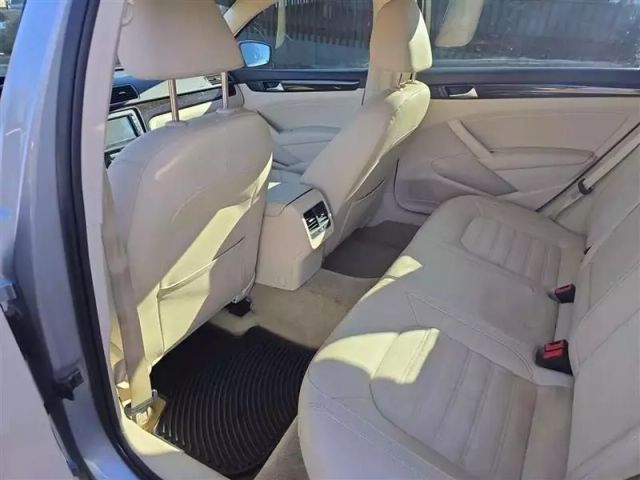 2014 Volkswagen Passat - Image 19