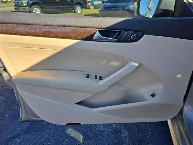 2014 Volkswagen Passat - Image 8