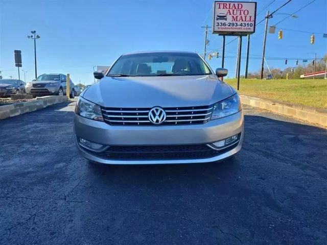 2014 Volkswagen Passat - Image 2