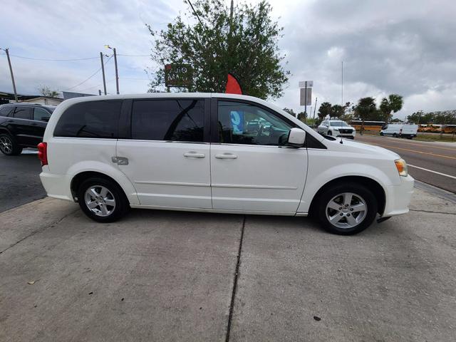 2012 Dodge Grand Caravan Crew photo 3