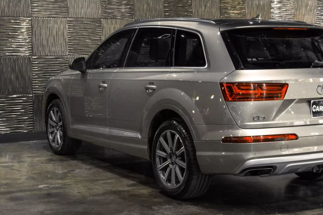 2017 Audi Q7 3.0t Prestige Sport Utility 4d - Image 13
