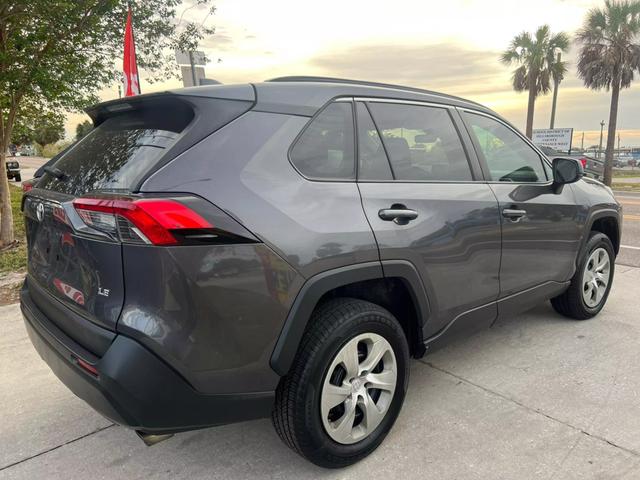 2019 Toyota RAV4 LE photo 6