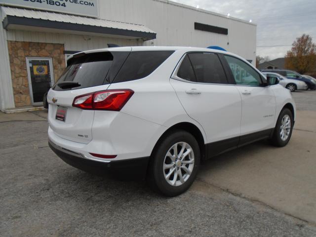 2018 Chevrolet Equinox LT photo 2