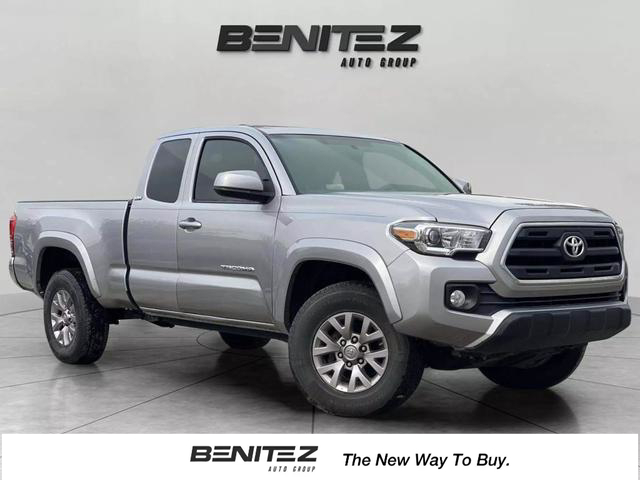 2017 Toyota Tacoma SR5 photo 32