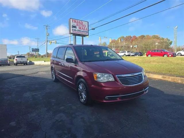 2011 Chrysler Town & Country - Image 3