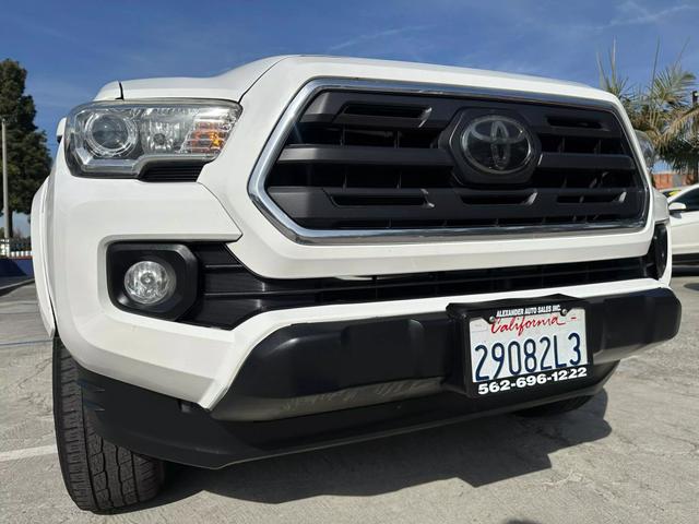 2018 Toyota Tacoma SR5 photo 24