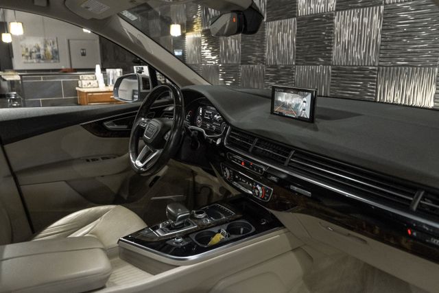 2017 Audi Q7 3.0t Prestige Sport Utility 4d - Image 25
