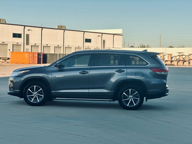 2018 Toyota Highlander - Image 9