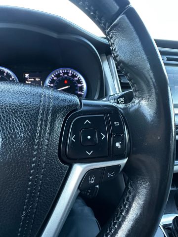 2018 Toyota Highlander - Image 19