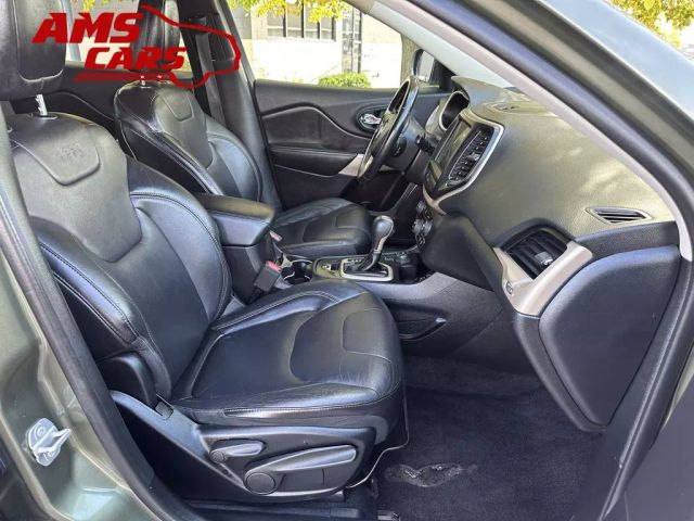 2018 Jeep Cherokee - Image 19
