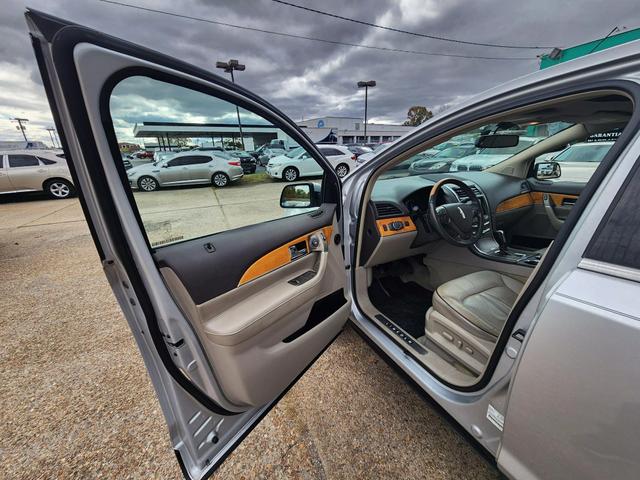 2015 Lincoln MKX Base photo 18