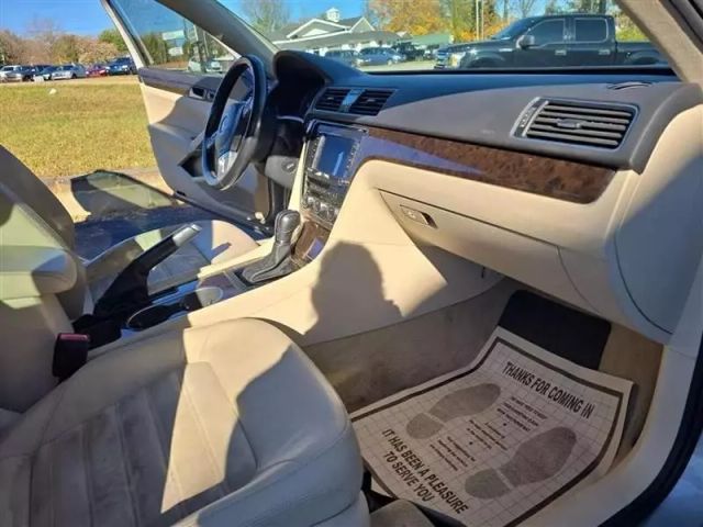 2014 Volkswagen Passat - Image 13
