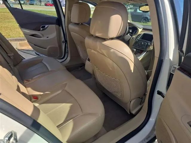 2010 Buick Lacrosse - Image 18