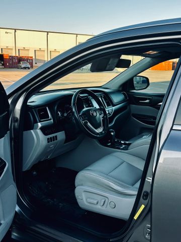 2018 Toyota Highlander - Image 12