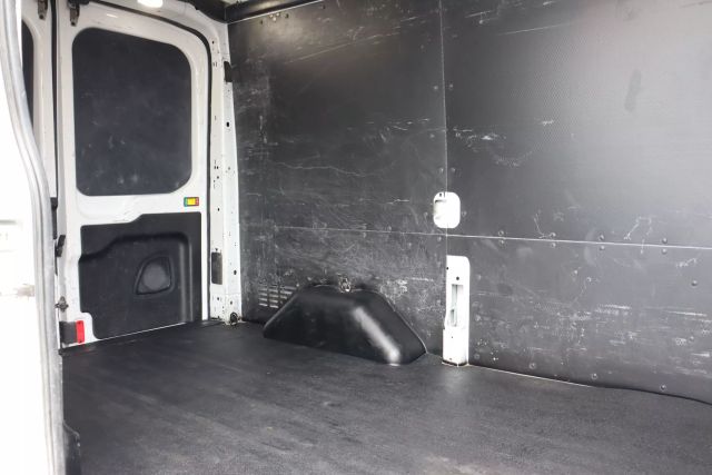 2018 Ford Transit 250 Van - Image 10