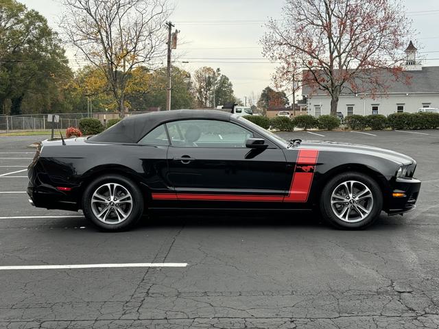 2014 Ford Mustang V6 photo 7