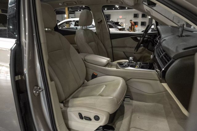 2017 Audi Q7 3.0t Prestige Sport Utility 4d - Image 32