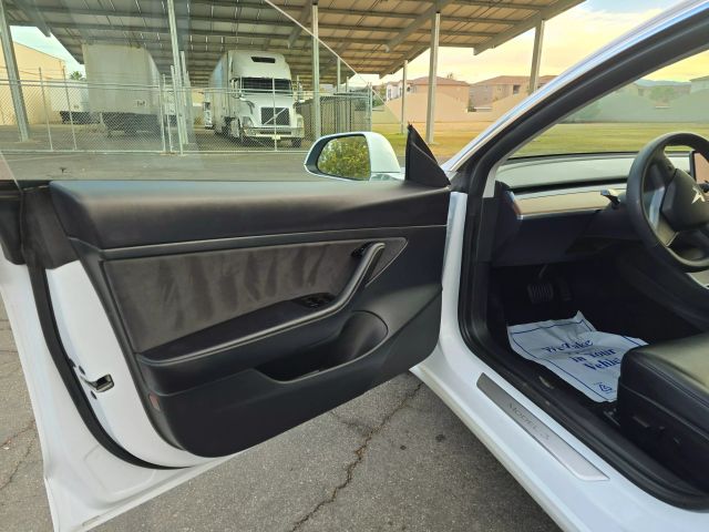 2020 Tesla Model 3 - Image 14