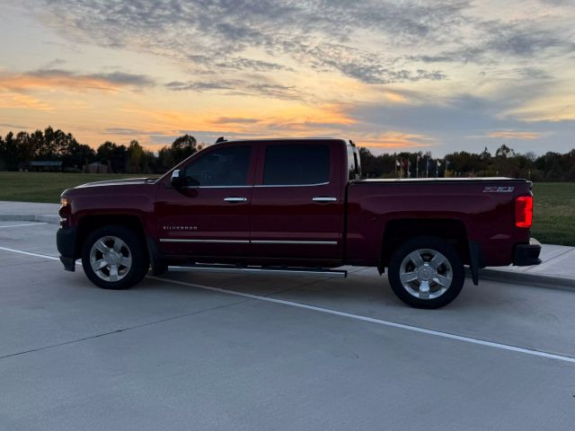 2017 Chevrolet Silverado 1500 Crew Cab - Image 7