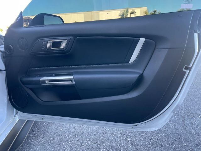 2022 Ford Mustang - Image 95