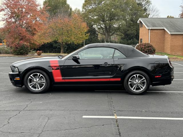 2014 Ford Mustang V6 photo 2