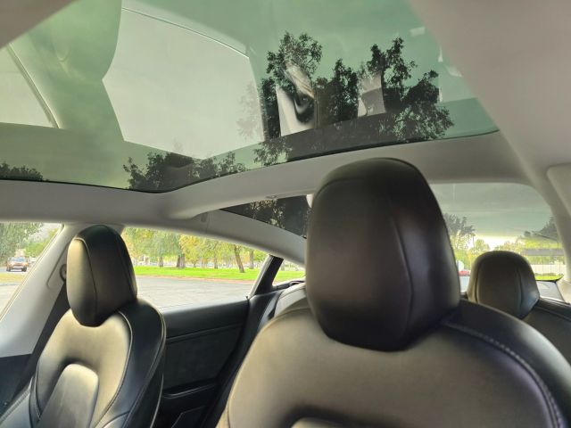 2020 Tesla Model 3 - Image 18