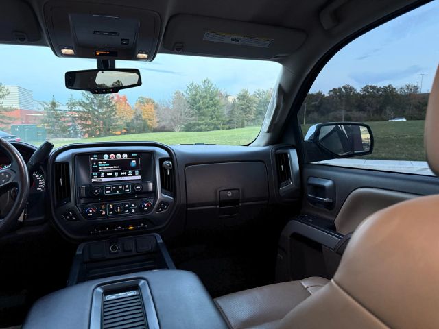 2017 Chevrolet Silverado 1500 Crew Cab - Image 16