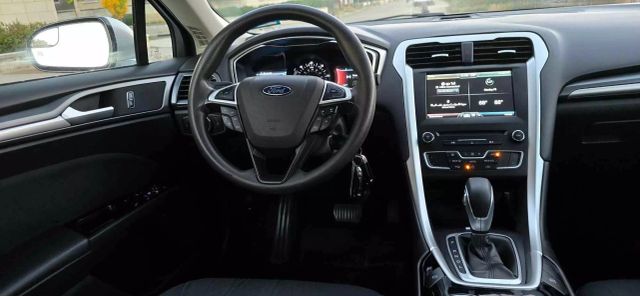 2016 Ford Fusion Se Hybrid Sedan 4d - Image 16