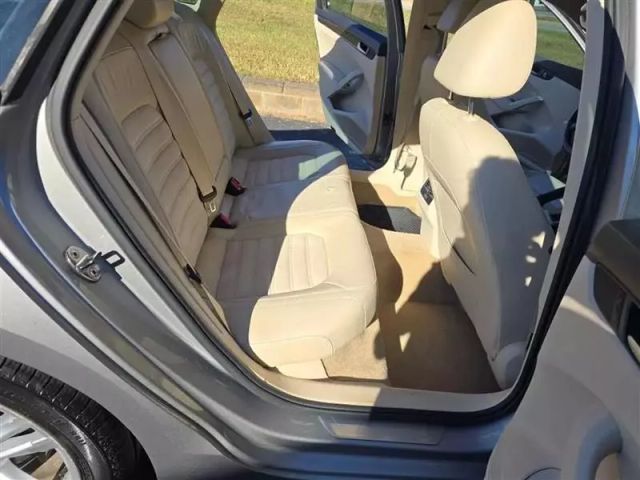 2014 Volkswagen Passat - Image 17