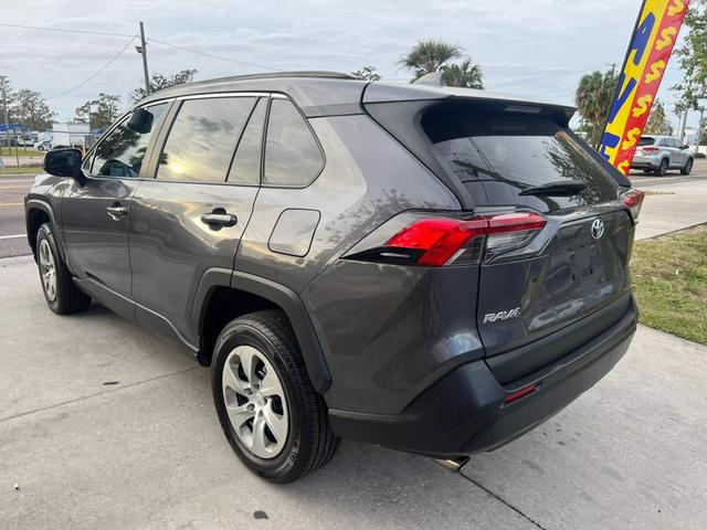 2019 Toyota RAV4 LE photo 3