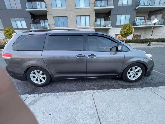 2011 Toyota Sienna Limited Minivan 4d - Image 9