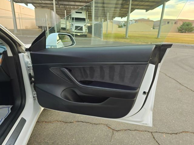 2020 Tesla Model 3 - Image 26