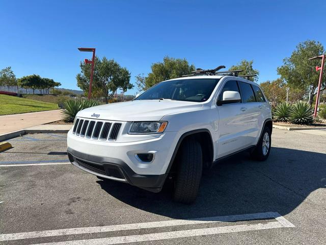 2015 Jeep Grand Cherokee Laredo photo 2