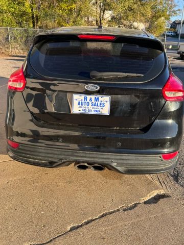 2016 Ford Focus Se Hatchback 4d - Image 5