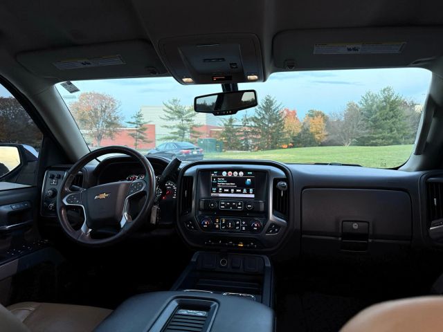 2017 Chevrolet Silverado 1500 Crew Cab - Image 15