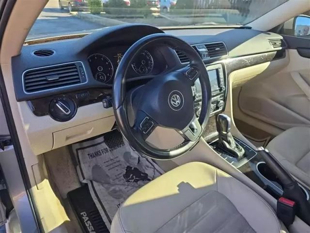 2014 Volkswagen Passat - Image 10