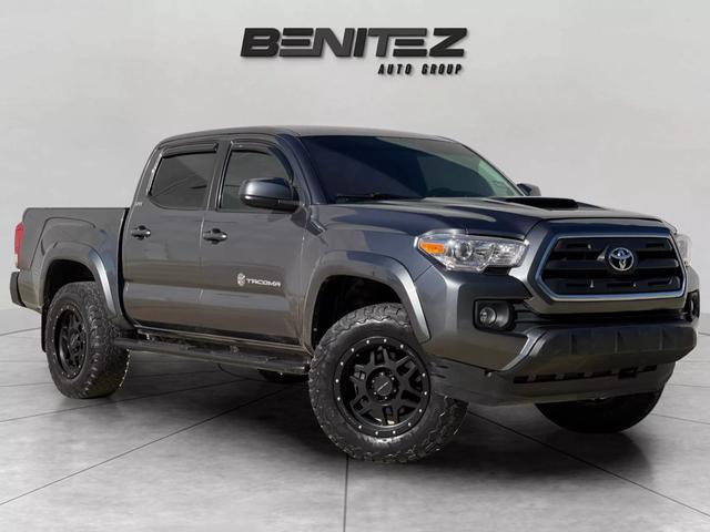 2017 Toyota Tacoma SR5 photo 2