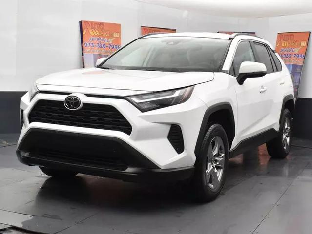 2024 Toyota RAV4 XLE photo 38