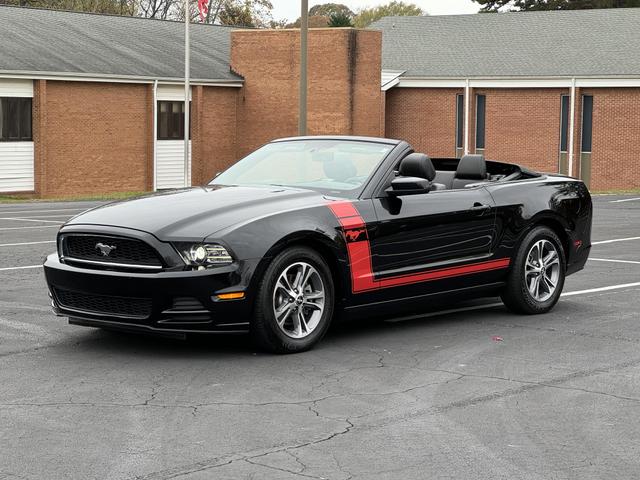 2014 Ford Mustang V6 photo 3