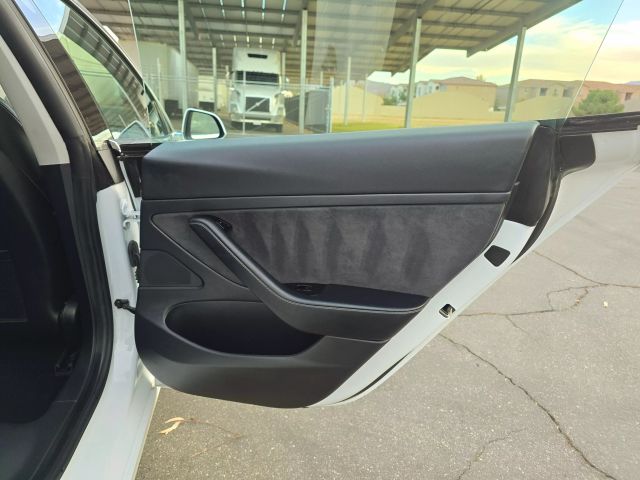 2020 Tesla Model 3 - Image 32