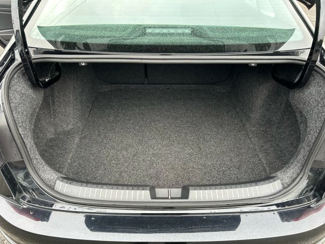 2024 Volkswagen Jetta - Image 21