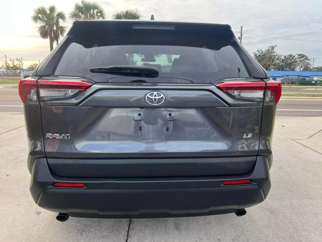 2019 Toyota RAV4 LE photo 5