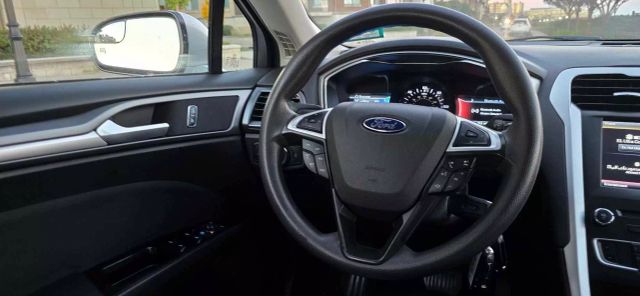 2016 Ford Fusion Se Hybrid Sedan 4d - Image 17