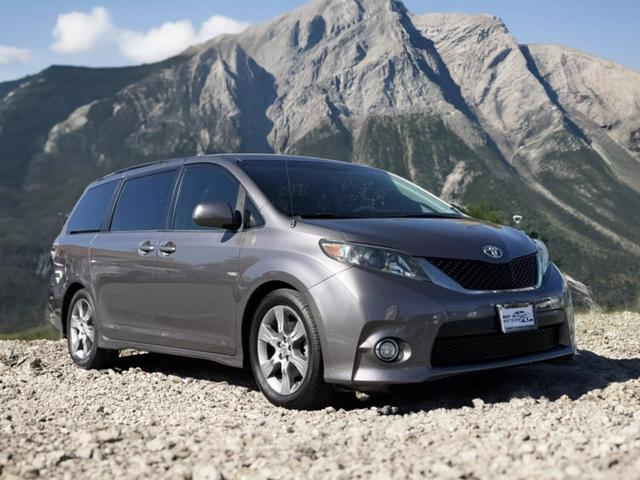 2010 Toyota Sienna LE photo 41