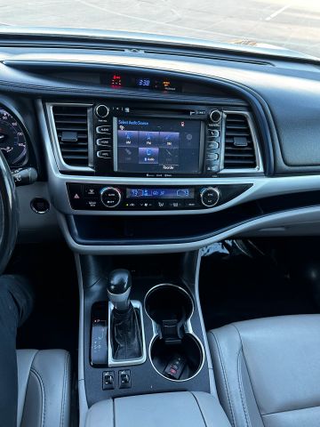 2018 Toyota Highlander - Image 21